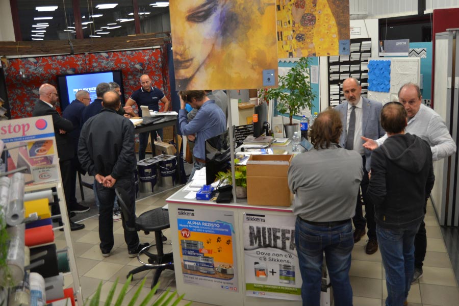 GRANDE SUCCESSO DELL’EVENTO INSTORE DI SAYERLACK E COLORE AMICO